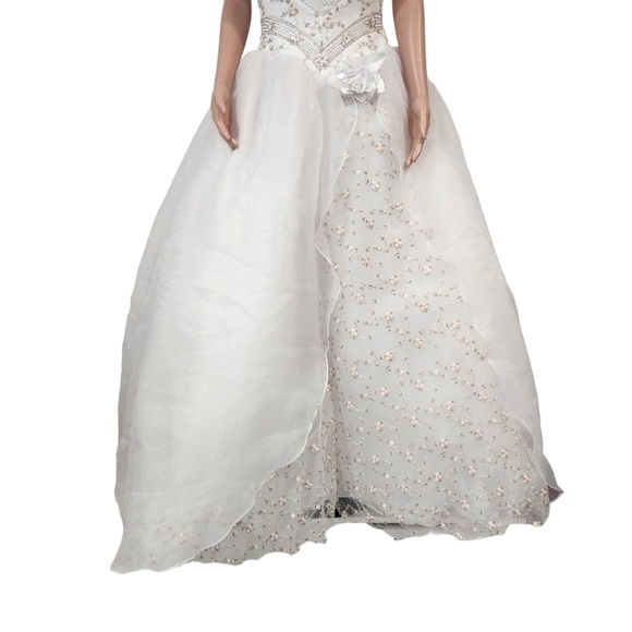 Q by Da Vinci White With Embroidered Spring Floral Quinceañera Dress Size 8 - Picture 5 of 14